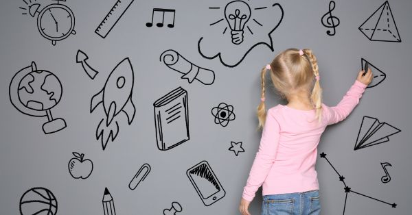 תזונה חכמה לילדים מחוננים: מה לאכול לשיפור קשב, מצב רוח ולמידה
